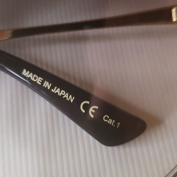 Gucci Gold Oversize Sunglasses - Picture 8 of 12